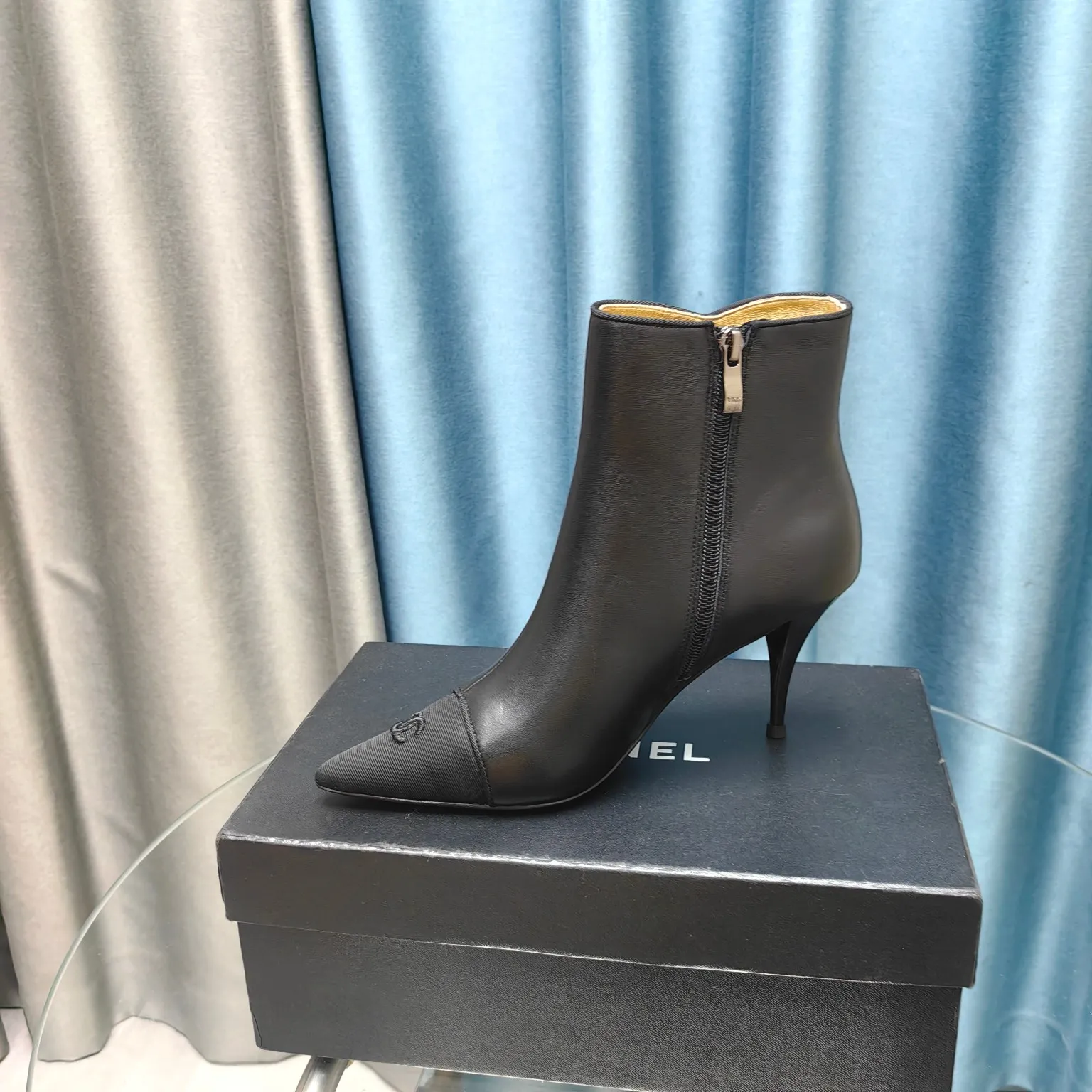 👟👟Ex-factory price 700👟👟Chanel 24B new pointed toe double C embroidered short boots Super handsome shoe shape😎 Cowhide upper, sheepskin lining, genuine leather outsole, 8cm heel height, Size: 35-39, other sizes can be customized
